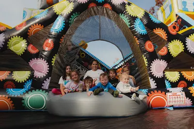 Dmuchany Świat Leszno - WYNAJEM DMUCHAŃCE, PIANA PARTY, BYK RODEO, ANIMACJE